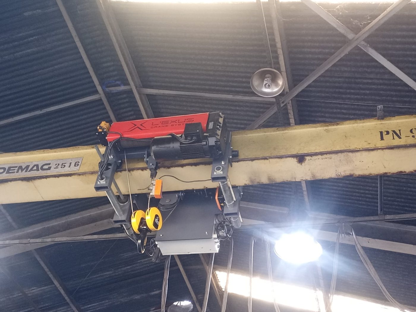 Talha L’exus instalada em ponte rolante existente